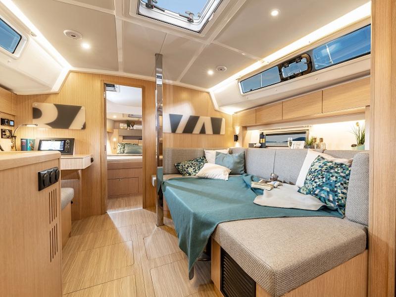 Book yachts online - sailboat - Bavaria C42 - Fiesta - rent