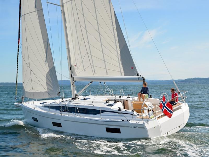 Book yachts online - sailboat - Bavaria C42 - Fiesta - rent