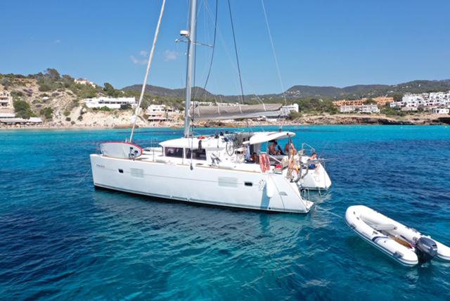 Book yachts online - catamaran - Lagoon 400 S2 - MARTINA ONE - rent