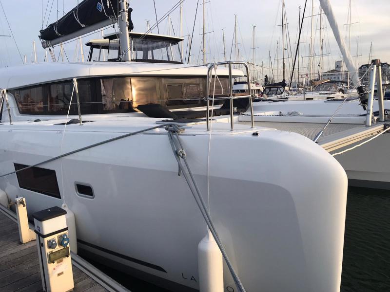 Book yachts online - catamaran - Lagoon 42 - MARTINA TWO - rent