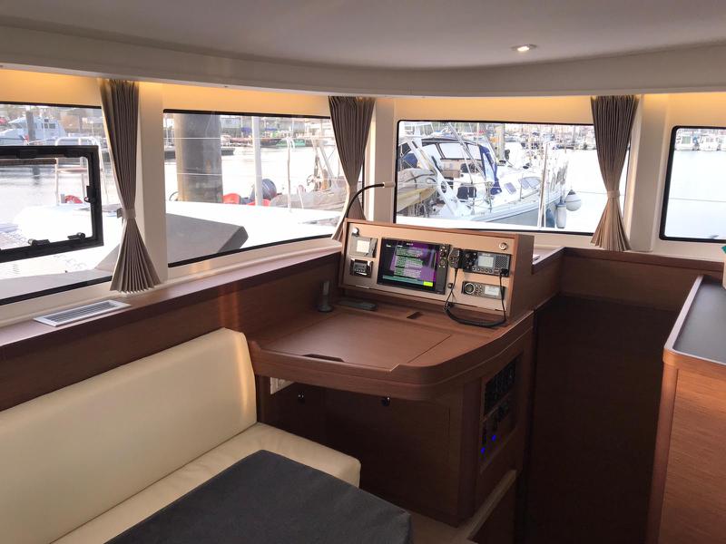 Book yachts online - catamaran - Lagoon 42 - MARTINA TWO - rent