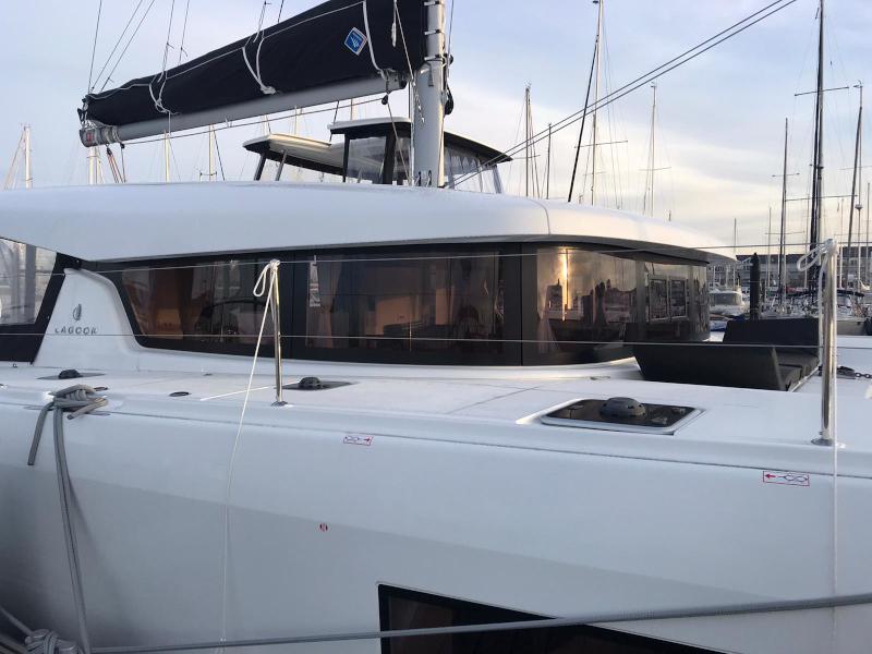 Book yachts online - catamaran - Lagoon 42 - MARTINA TWO - rent