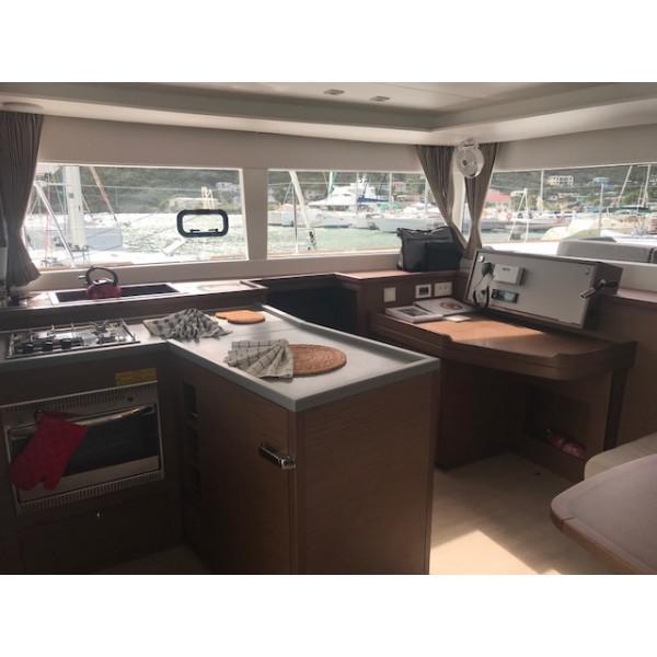 Book yachts online - catamaran - Lagoon 450  Flybridge - PAULA - rent