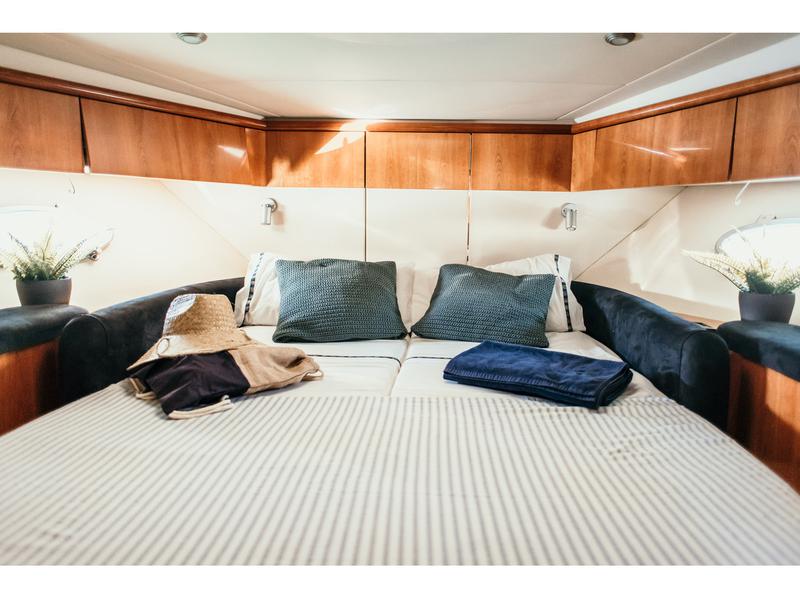 Book yachts online - motorboat - Sunseeker Predator 58 - Ocean Barcelona - rent