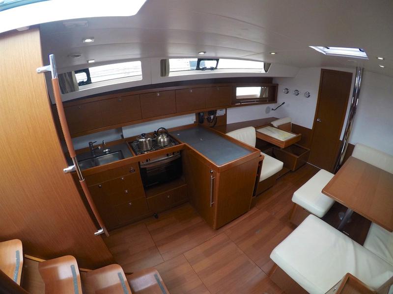 Book yachts online - sailboat - Oceanis 45 - HACHE - rent