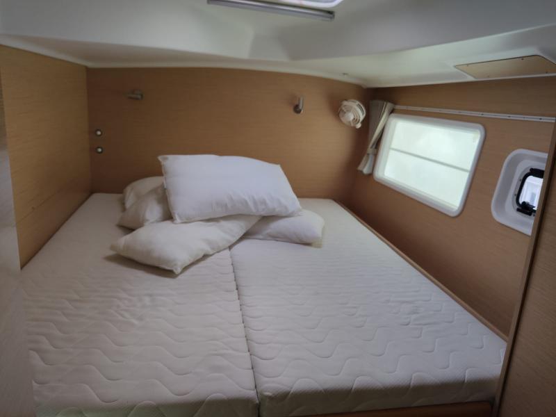 Book yachts online - catamaran - Lagoon 380 - NIRVANA - rent