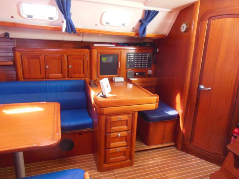 Book yachts online - sailboat - Dufour 43 - Luna - rent