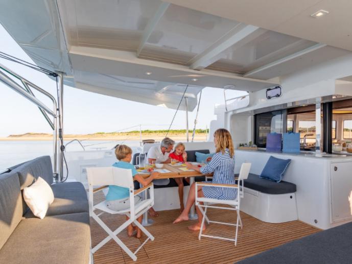 Book yachts online - catamaran - Lagoon 46 - PINSON - rent