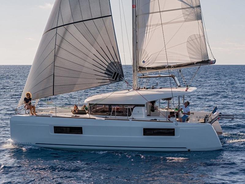 Book yachts online - catamaran - Lagoon 40 - Araponga - rent