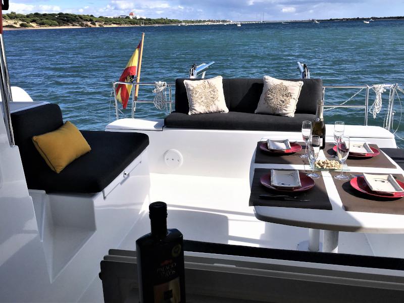 Book yachts online - catamaran - Lagoon 40 - Laguna Goo - rent