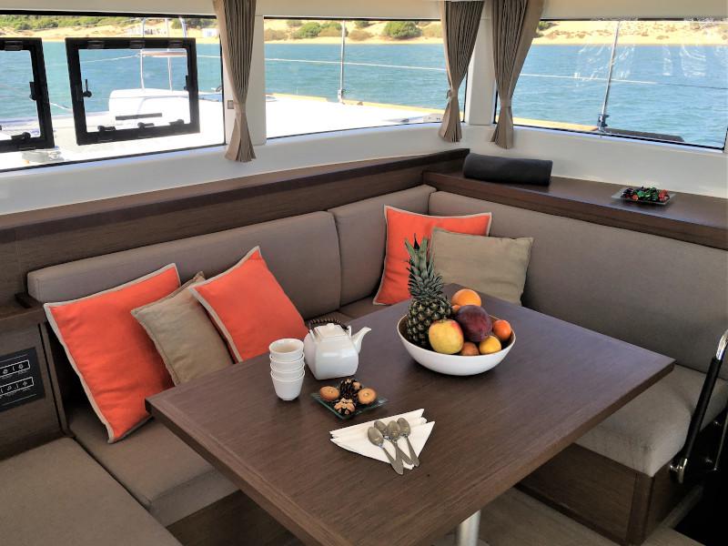 Book yachts online - catamaran - Lagoon 40 - Laguna Goo - rent