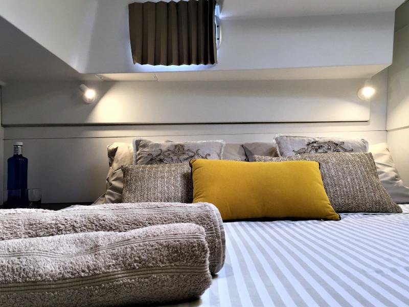 Book yachts online - catamaran - Lagoon 40 - Laguna Goo - rent