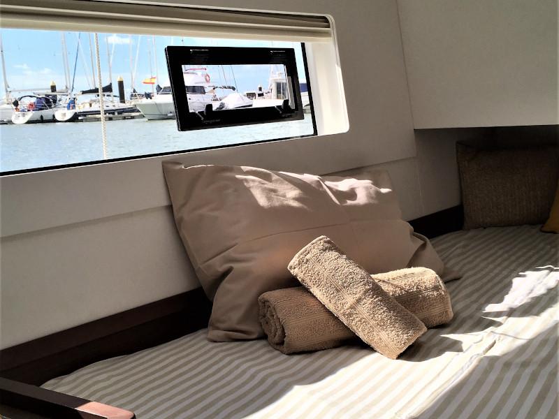 Book yachts online - catamaran - Lagoon 40 - Laguna Goo - rent