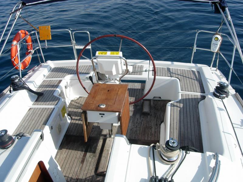 Book yachts online - sailboat - Oceanis 37 - Tristaina - rent