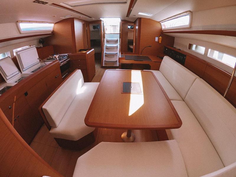 Book yachts online - sailboat - Sun Odyssey 519 - Mayflower - A/C &amp; Gen - rent