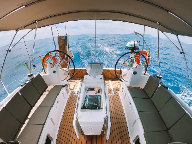 Book yachts online - sailboat - Sun Odyssey 479 - Guinness  - 4 electric WC - new sails 2022 - rent