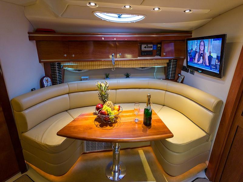 Book yachts online - motorboat - Monterey 375 SY - Red Dragon - rent