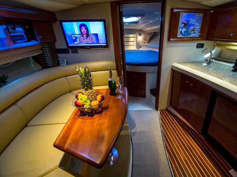 Book yachts online - motorboat - Monterey 375 SY - Red Dragon - rent