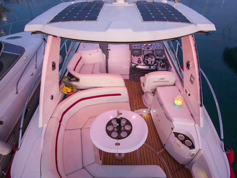 Book yachts online - motorboat - Monterey 375 SY - Red Dragon - rent