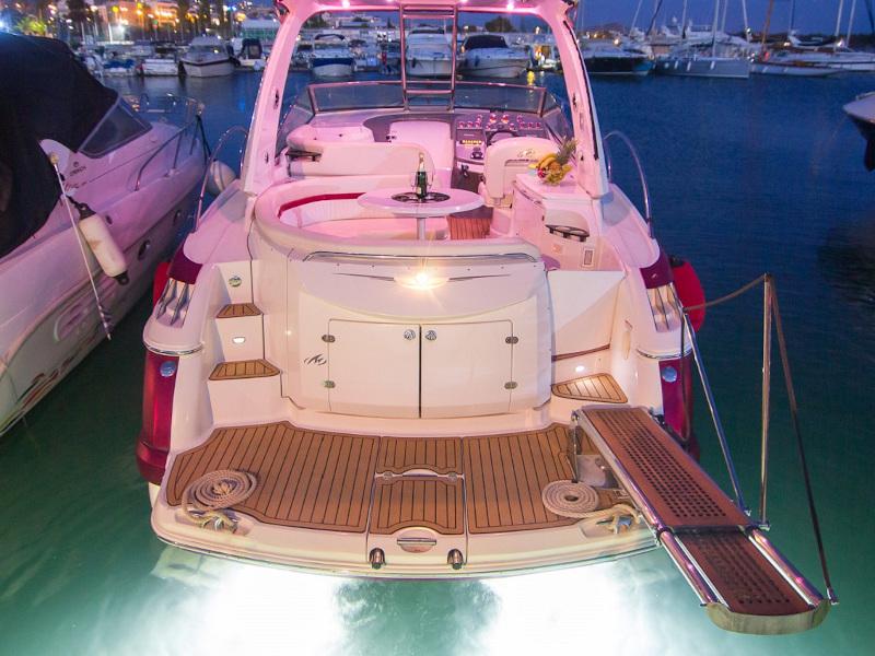 Book yachts online - motorboat - Monterey 375 SY - Red Dragon - rent