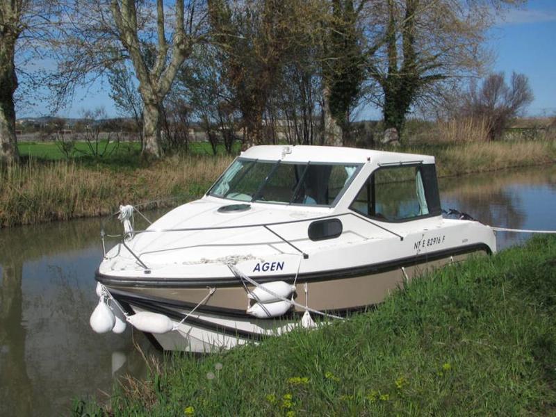 Book yachts online - motorboat - Sedan Primo - FLEURAC FR - rent