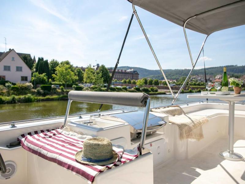 Book yachts online - motorboat - Octo Fly C - ANGOULEME FR - rent