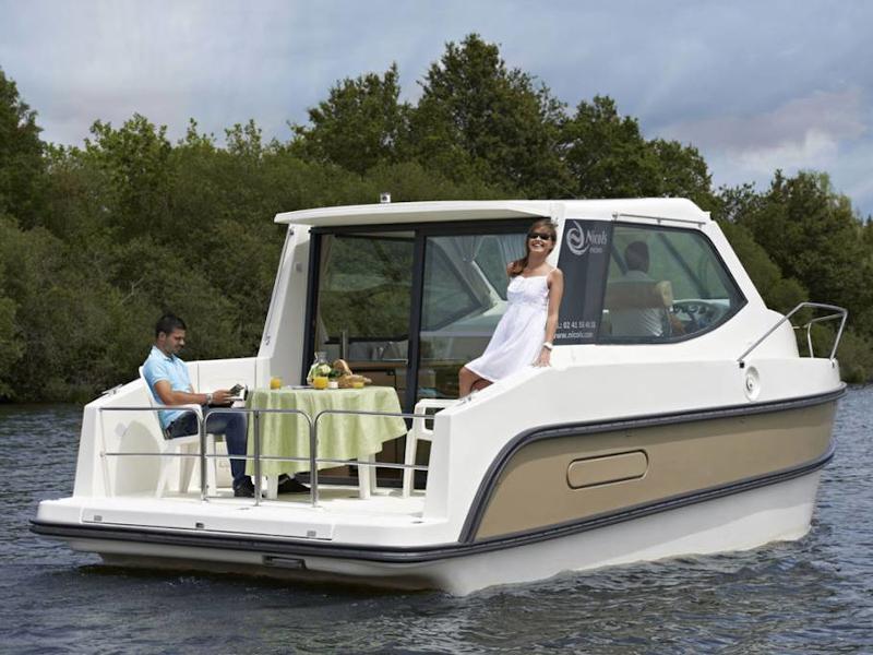 Book yachts online - motorboat - Sedan Primo - BERRIAC FR - rent