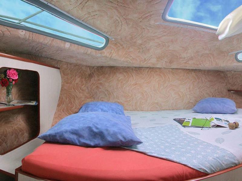 Book yachts online - motorboat - Sedan 1170 - La Chataigneraie FR - rent