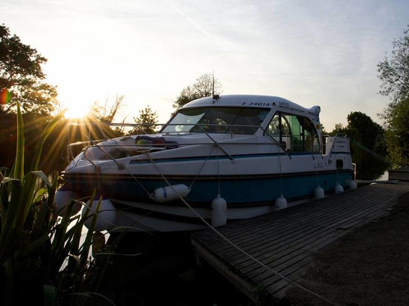 Book yachts online - motorboat - Confort 900 DP - CH DE MEZIN FR - rent