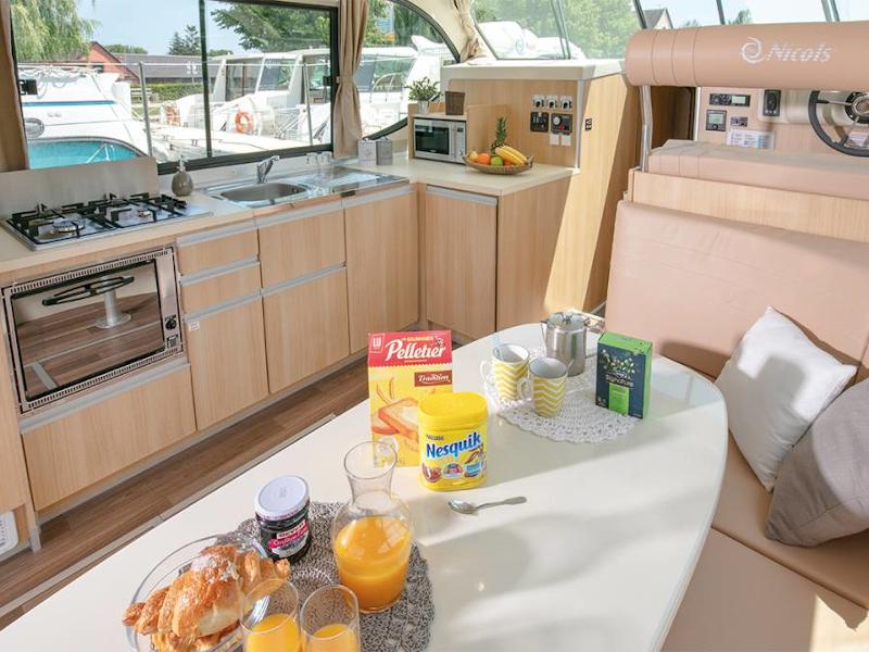 Book yachts online - motorboat - Quattro Fly C - NEUWILLER FR - rent