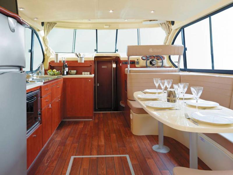 Book yachts online - motorboat - Estivale Sixto Prestige C - BARAIGNE FR - rent