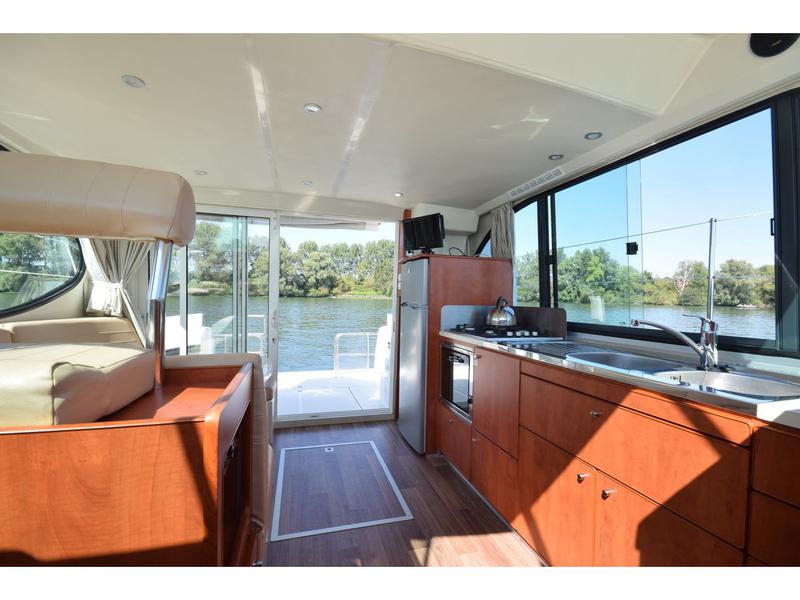 Book yachts online - motorboat - Estivale Quattro B - Heusden NL - rent