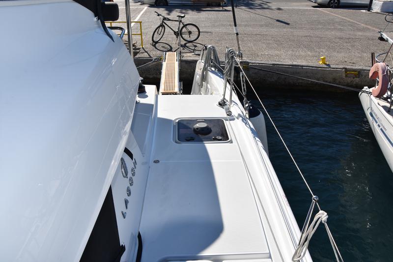 Book yachts online - catamaran - Lagoon 42 (A/C, Watermaker, Gen) - ZAKI - rent