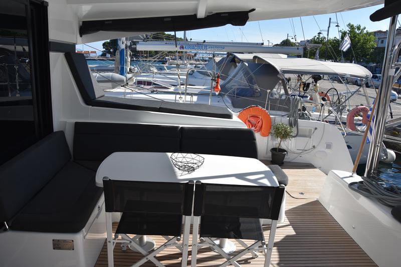 Book yachts online - catamaran - Lagoon 42 (A/C, Watermaker, Gen) - ZAKI - rent