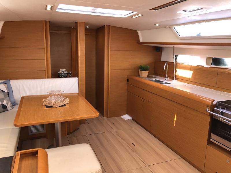 Book yachts online - sailboat - Sun Odyssey 479 - Luna Rossa (Refit 2021) - rent