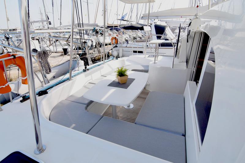 Book yachts online - catamaran - Lagoon 380 - Semele - rent