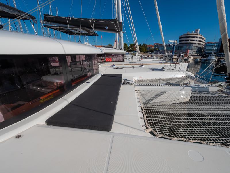 Book yachts online - catamaran - Lagoon 42 - That's Life - rent