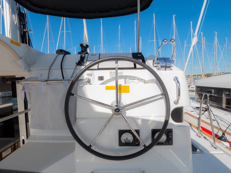 Book yachts online - catamaran - Lagoon 40 - Sail Away - rent