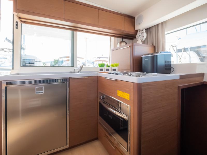 Book yachts online - catamaran - Lagoon 40 - Sail Away - rent