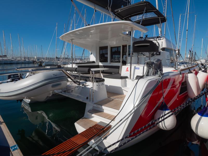 Book yachts online - catamaran - Lagoon 40 - Sail Away - rent