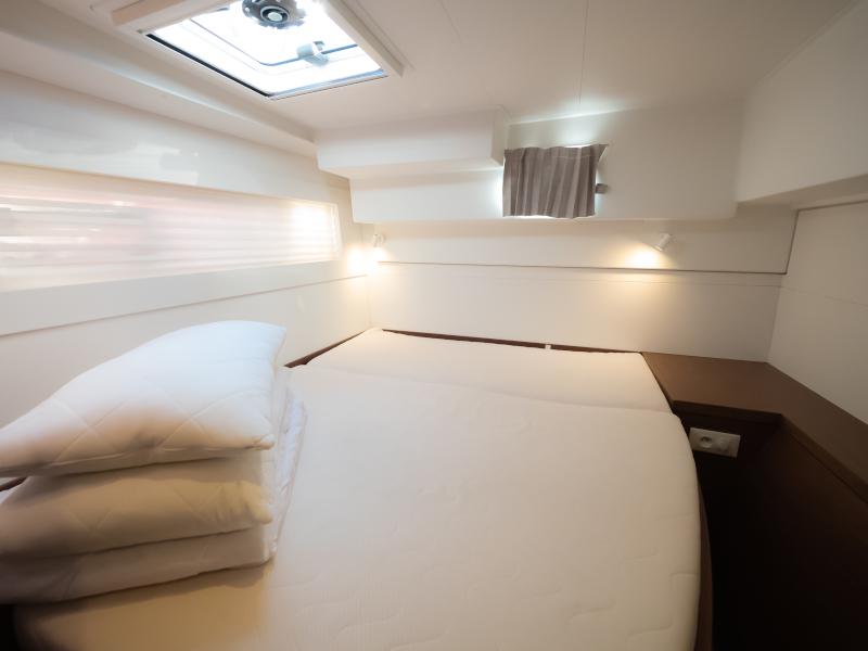 Book yachts online - catamaran - Lagoon 40 - Sail Away - rent