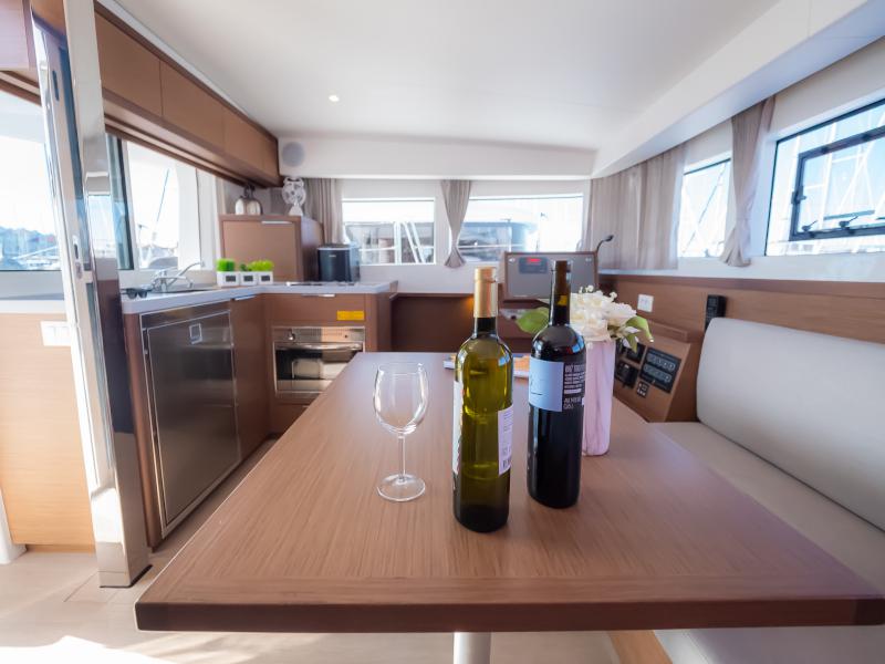 Book yachts online - catamaran - Lagoon 40 - Sail Away - rent