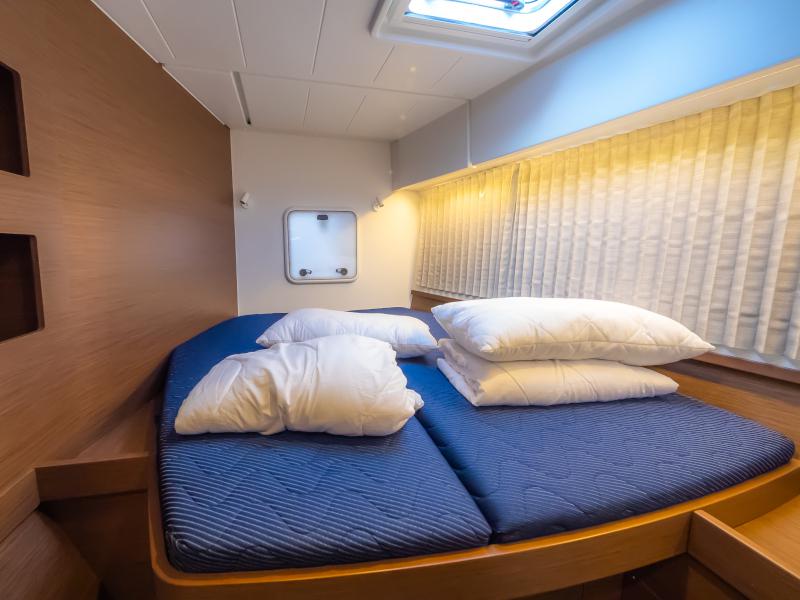 Book yachts online - catamaran - Lagoon 42 - Fly With Me - rent