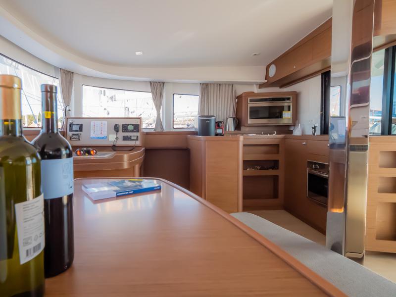 Book yachts online - catamaran - Lagoon 42 - Fly With Me - rent