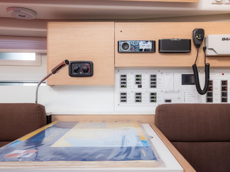 Book yachts online - sailboat - Elan 40 Impression - Despacito - rent