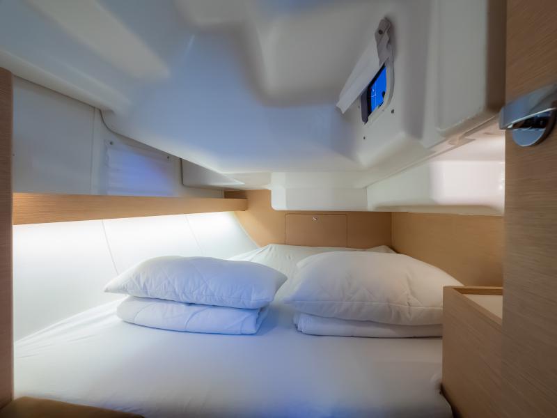 Book yachts online - sailboat - Elan 40 Impression - Despacito - rent