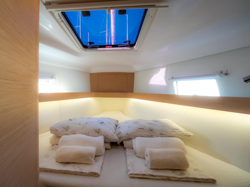 Book yachts online - sailboat - Elan 45 Impression - Adelyna - rent