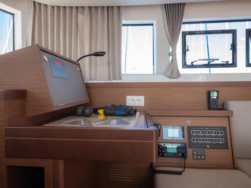 Book yachts online - catamaran - Lagoon 40 - Chingi Lingy - rent