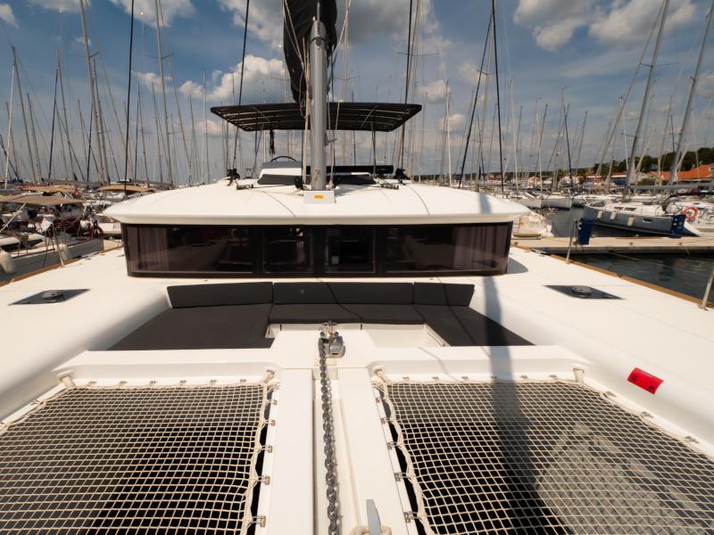 Book yachts online - catamaran - Lagoon 450  Flybridge - Summer Wind - rent