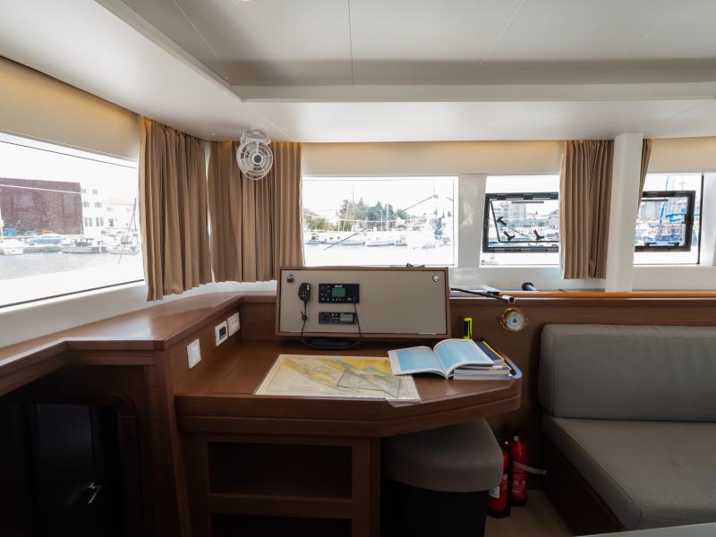 Book yachts online - catamaran - Lagoon 450  Flybridge - Summer Wind - rent